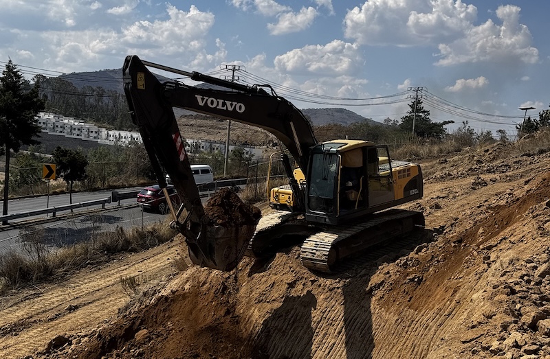 excavadora en renta trabajando