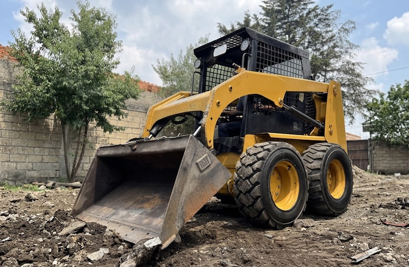 excavadora en renta trabajando