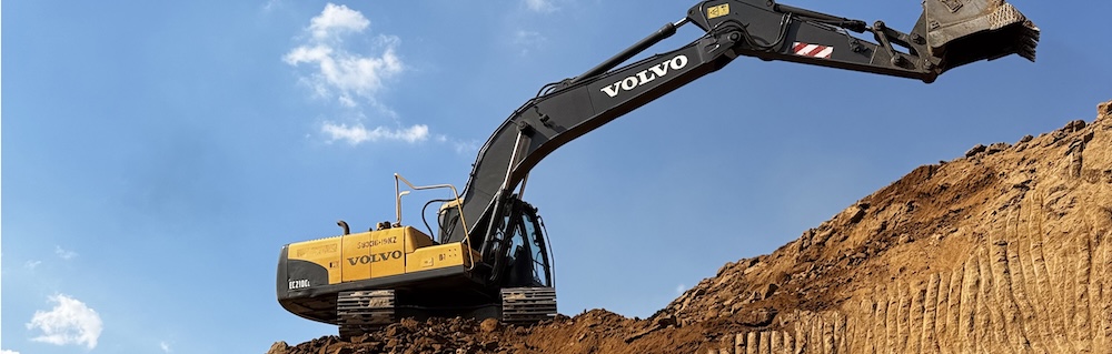 excavadora en renta trabajando