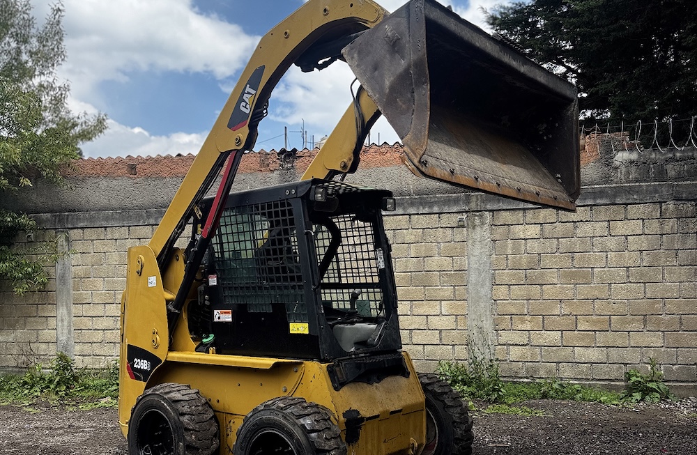 minicargador en renta trabajando